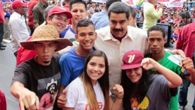 Maduro felicita a la juventud en su día