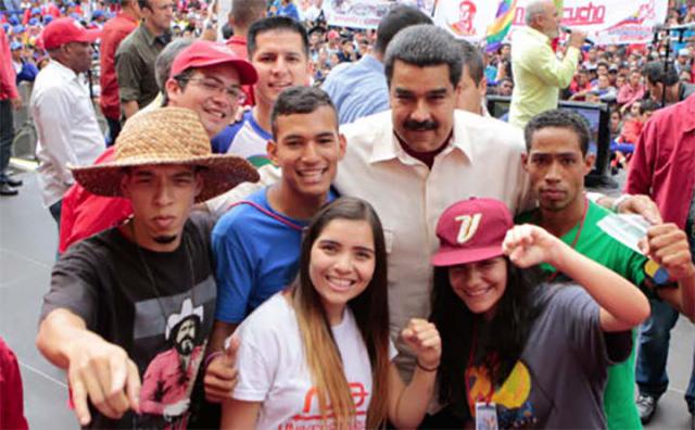 Maduro felicita a la juventud en su día