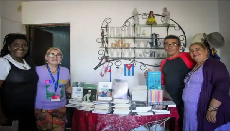 Venezuela dona literatura a centros culturales de Cuba en la Feria Internacional del Libro de La Habana