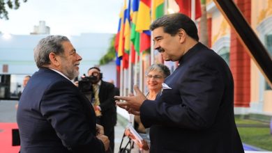 Nicolás Maduro recibió al primer ministro de San Vicente y Las Granadinas