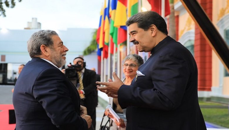Nicolás Maduro recibió al primer ministro de San Vicente y Las Granadinas