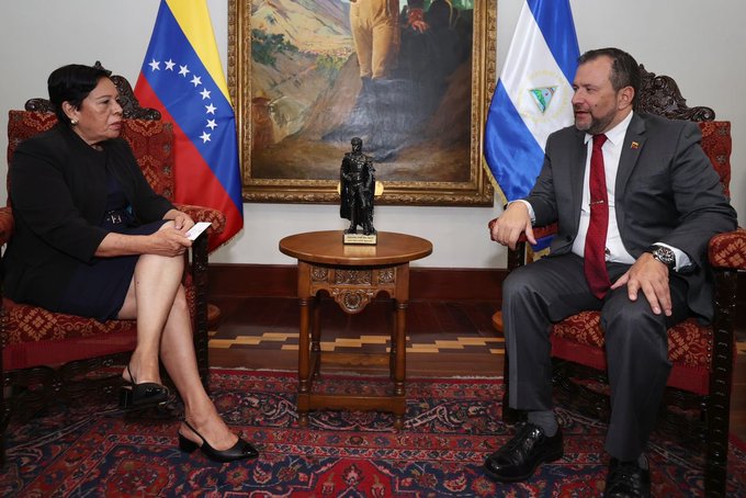 Canciller Yván Gil recibe Copias de Estilo de embajadora designada de Nicaragua