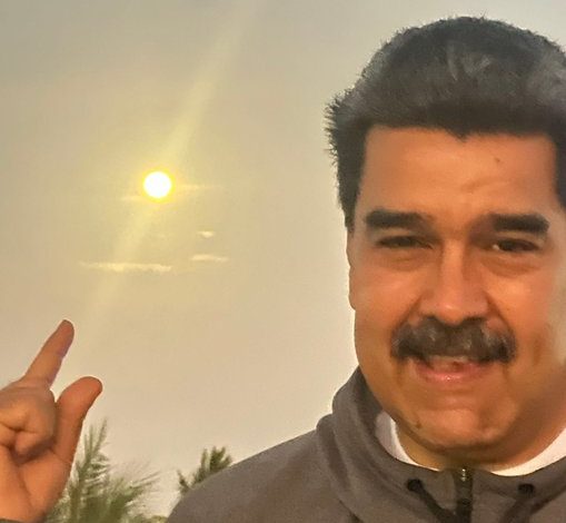 Presidente Nicolás Maduro eleva oraciones por la felicidad del pueblo