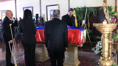 Presidente Maduro asiste a Capilla Ardiente para rendir homenaje a Tibisay Lucena