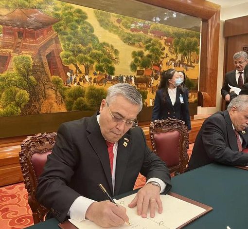 presenta Cartas Credenciales ante presidente de China