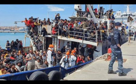 migrantes llegan a las costas italianas