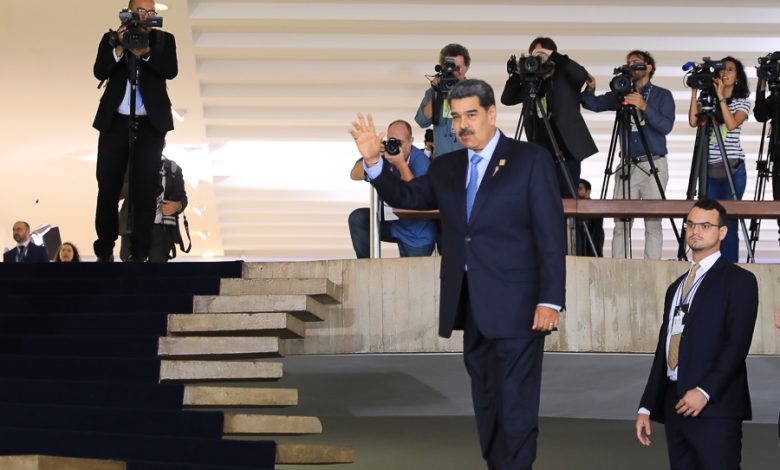 Maduro llega a Itamaraty para participar en Reunión de Presidentes de América del Sur