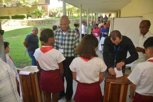 Asambleas municipales de Cuba elijen gobernadores provinciales