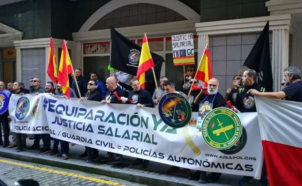 Policías de España marchan en Madrid exigiendo salarios dignos