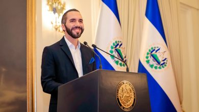 Nayib Bukele inscribe precandidatura presidencial en partido en El Salvador