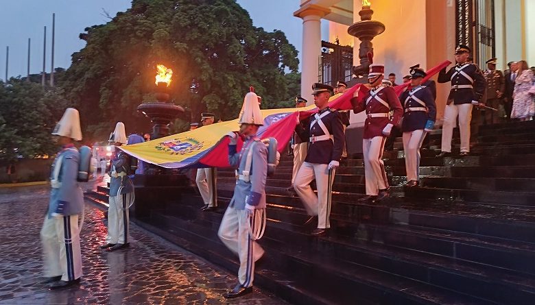 Bicentenario de la Batalla Naval con izada de bandera