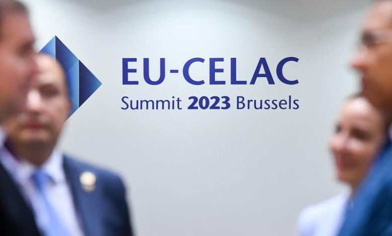 La Cumbre Celac-UE finaliza con compromiso de reforzar la asociación birregional