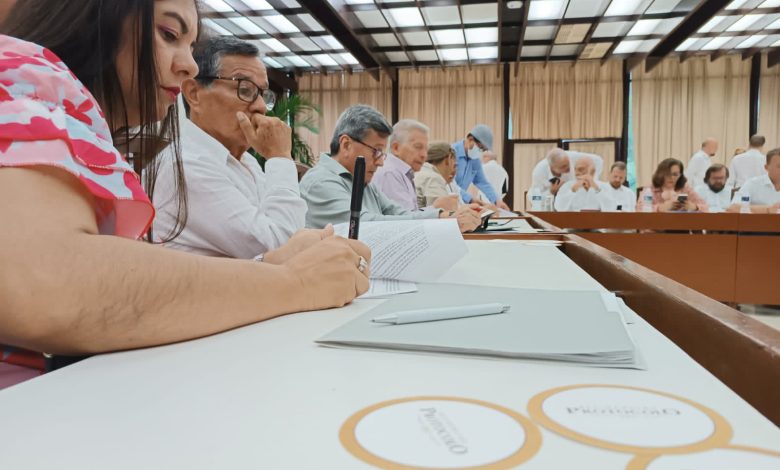 Gobierno colombiano y ELN negocian protocolos sobre cese al fuego