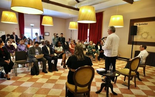 Presidente Díaz-Canel se reúne con cubanos