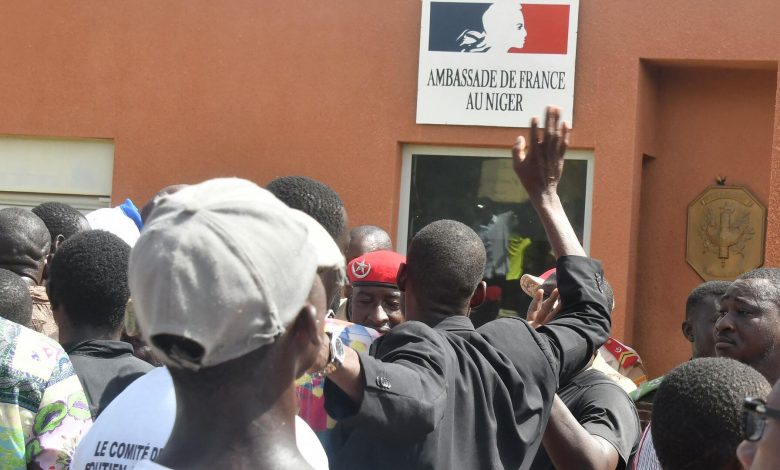 Golpistas acusan a Francia de querer intervenir militarmente en Níger