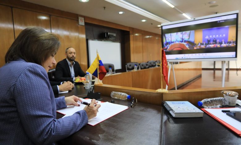 Venezuela y China firman acuerdo para desarrollo de la investigación espacial