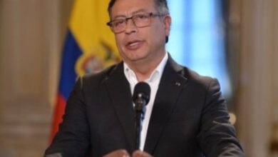 Gustavo Petro firma decreto que oficializa el cese al fuego bilateral con el ELN