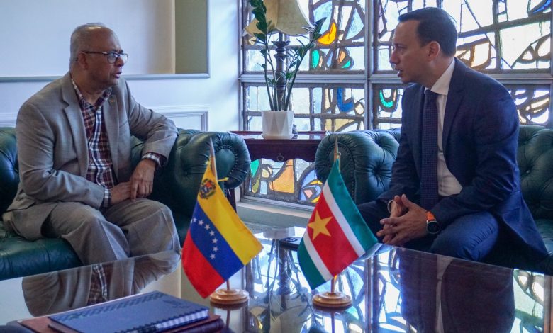 Canciller de Surinam inicia visita de trabajo en Venezuela