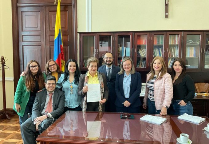 Gobierno colombiano presenta nueva reforma laboral