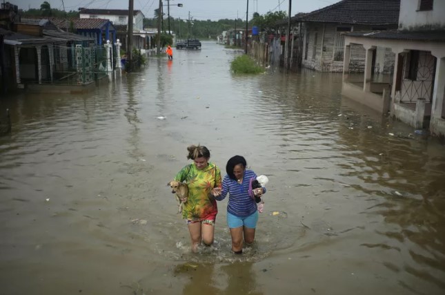 Huracán Idalia mantiene sin electricidad a más de 122 mil personas en Cuba