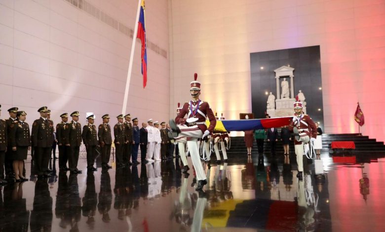 Nicolás Maduro: La Bandera resume la gloria de un pueblo aguerrido