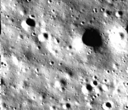 India difunde las primeras imágenes de la superficie lunar