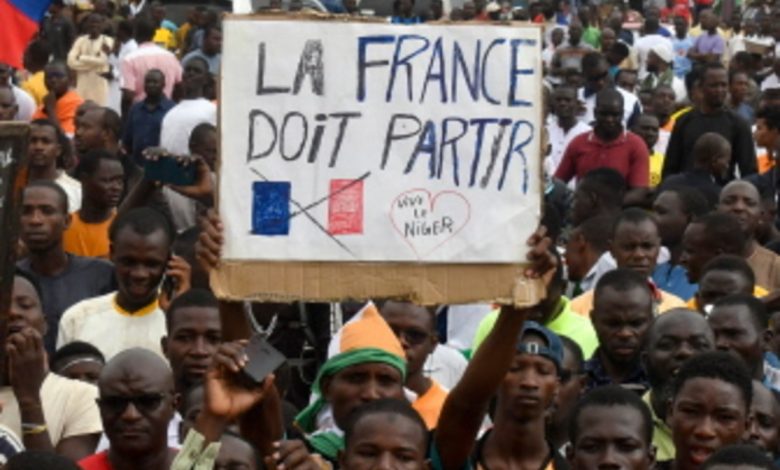Francia anuncia fin de cooperación militar con Níger
