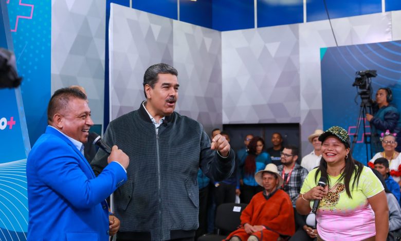 Presidente Nicolás Maduro mantiene diálogo directo con el pueblo organizado