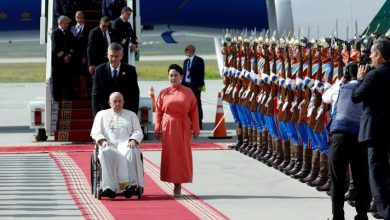 El papa Francisco llegó a Mongolia para animar a la comunidad católica