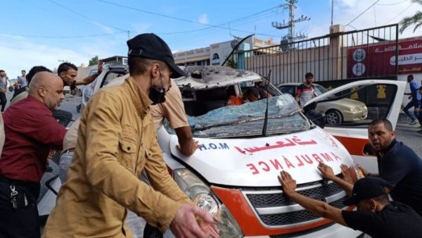 Palestinos en la Franja de Gaza buscan refugio en escuelas