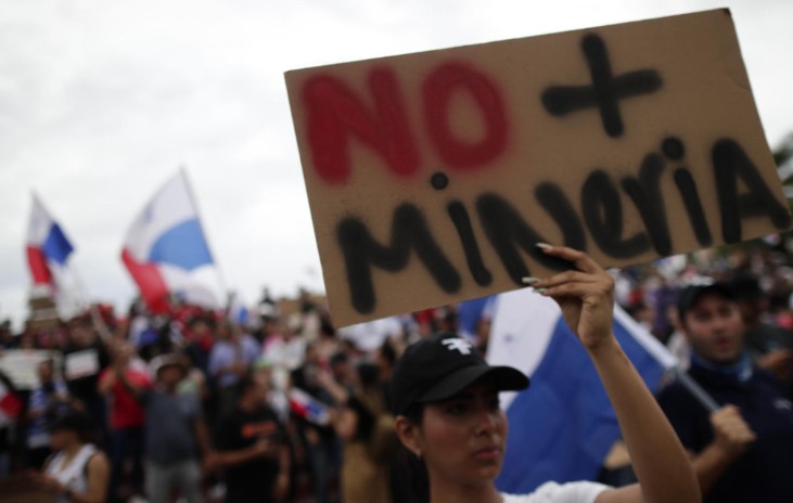 Presidente de Panamá llama a consulta popular sobre Ley 406