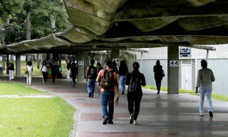 Maduro: Estudiantes universitarios son la fuerza que impulsa la patria