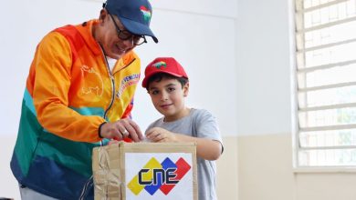 Jorge Rodríguez, participando en el simulacro electoral