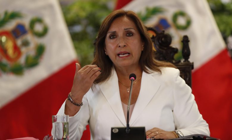Presidenta de Perú pidió la renuncia de la fiscal general