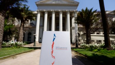 Boric recibe proyecto de la nueva Constitución de Chile