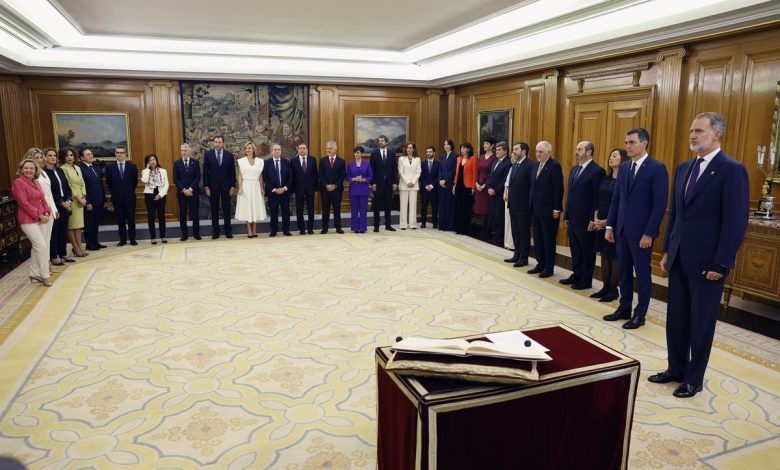 Nuevo gobierno español jura ante el rey Felipe VI