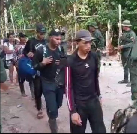 Fanb desaloja a 950 mineros ilegales en región amazónica