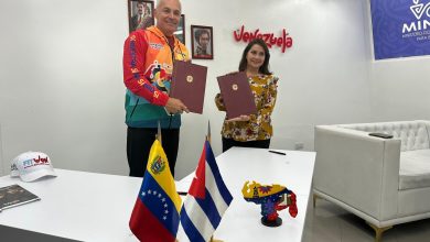 Venezuela y Cuba firman acuerdos de cooperación turística y comercial