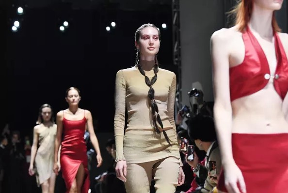 Más de 60 países participaron en Cumbre de la Moda de los Brics+ en Moscú