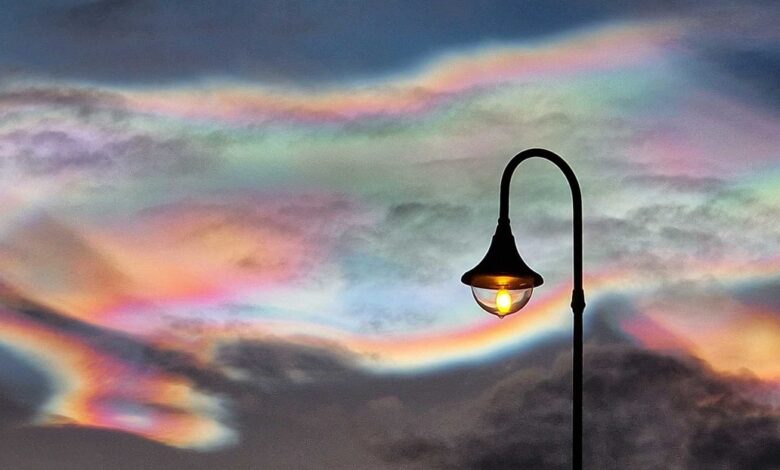 Nubes 'arcoíris' colorearon cielos del círculo polar ártico