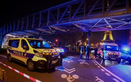 Un sujeto ataca con un cuchillo a varias personas en París