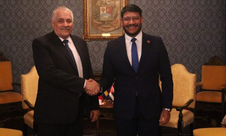 Venezuela y Cuba revisan agenda bilateral