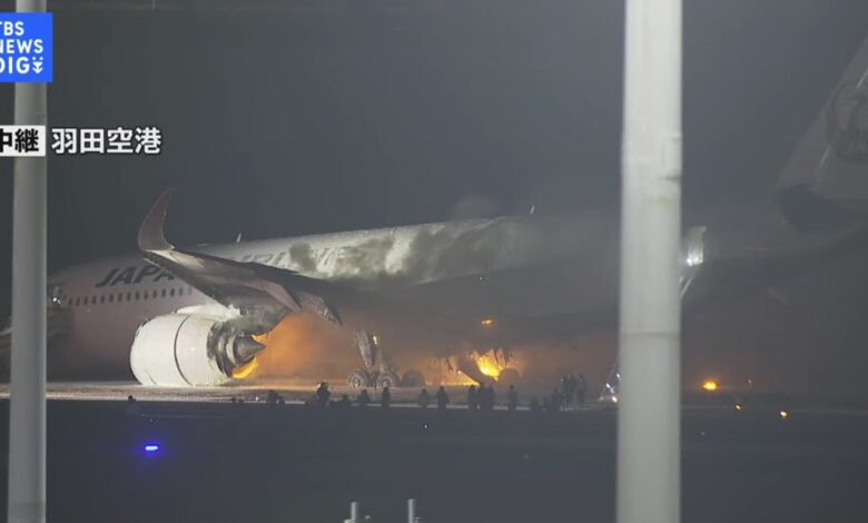 Colisión de dos aviones en Tokio dejó cinco fallecidos