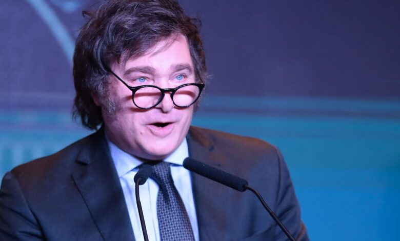 Javier Milei viaja a Davos por apoyo para acuerdo con el FMI