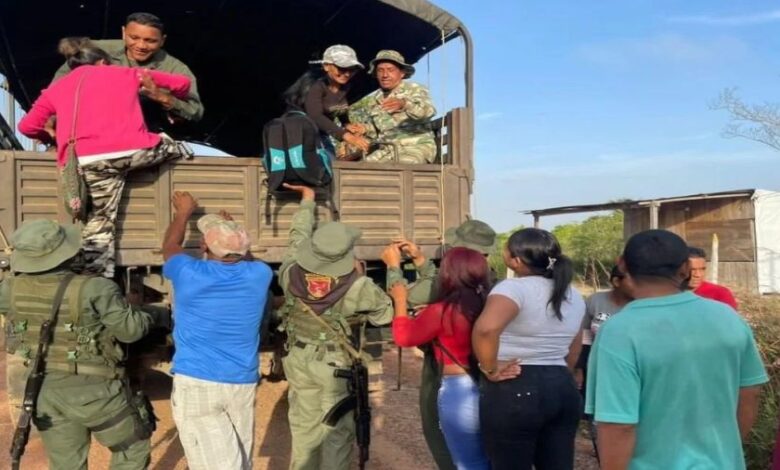 Padrino López, junto a la FANB ayudan al pueblo del Esequibo