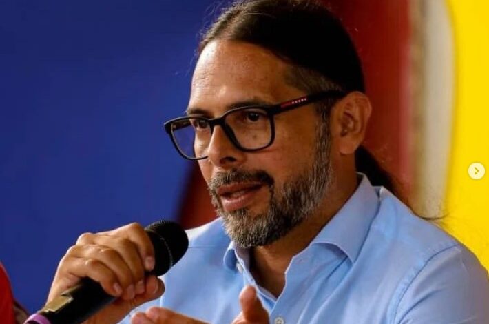 Ministro Ñáñez denuncia campaña mediática