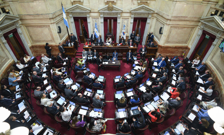 Senado de Argentina rechazó el megadecreto de Milei