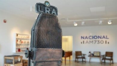 Trabajadores de la Radio Nacional de Argentina fueron despedidos por el gobierno de Milei