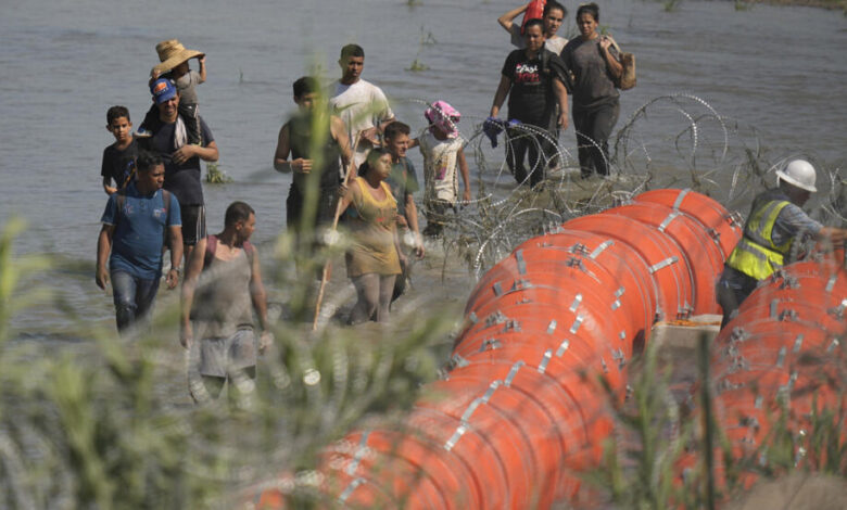 Corte Suprema de EEUU suspende ley antinmigrantes de Texas