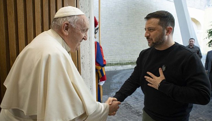 Zelenski rechaza llamado del papa a negociar con Rusia